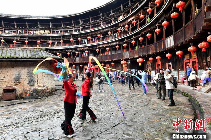 現金網：海外華媒漳州感悟土樓魅力  期待南靖綻放更大光彩